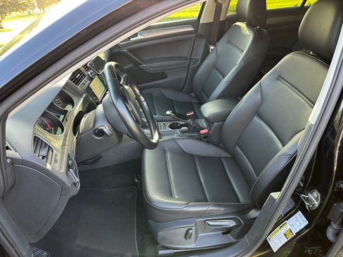 Used 2017 Volkswagen Golf Wolfsburg Edition image 17