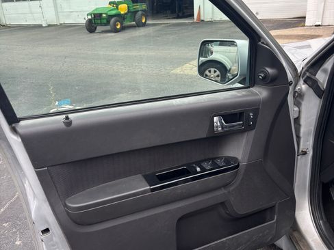 Used 2011 Ford Escape Limited w/ 301A Rapid Spec Order Code image 6