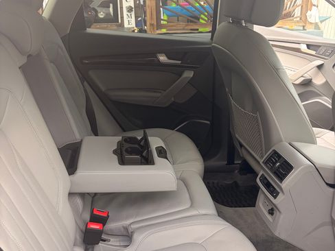 Used 2019 Audi Q5 2.0T Premium Plus w/ Premium Plus Package AWD/4WD image 8