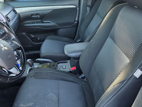 Used 2016 Mitsubishi Outlander SE FWD image 23