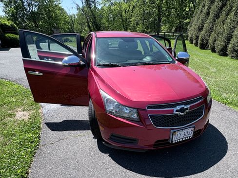 Used 2014 Chevrolet Cruze LT FWD image 6