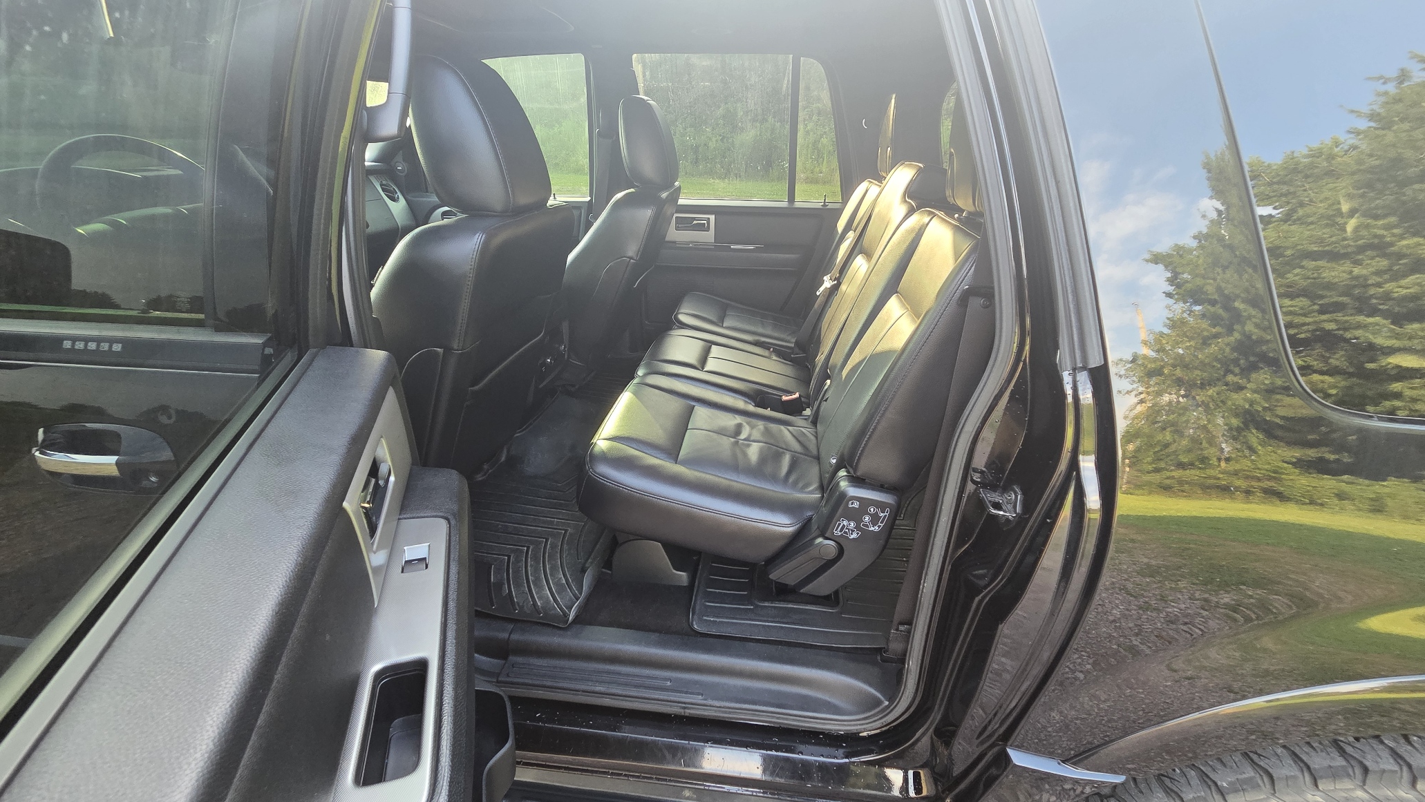 Used 2016 Ford Expedition EL XLT w/ Equipment Group 202A AWD/4WD image 14