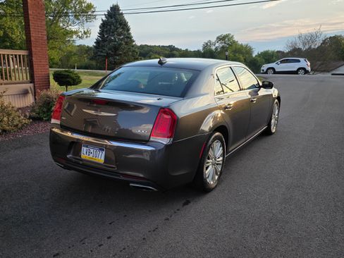Used 2015 Chrysler 300 Limited image 9