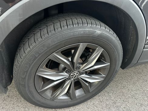 Used 2022 Volkswagen Tiguan SE FWD image 17