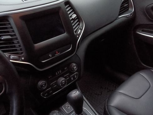 Used 2019 Jeep Cherokee Latitude Plus w/ Cold Weather Group image 14