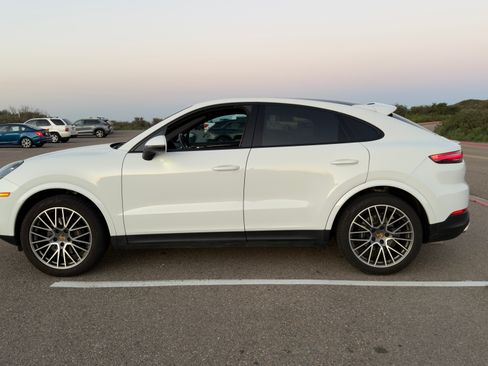 Used 2020 Porsche Cayenne Sport Utility 4D image 11