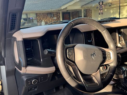 Used 2022 Ford Bronco Wildtrak image 6