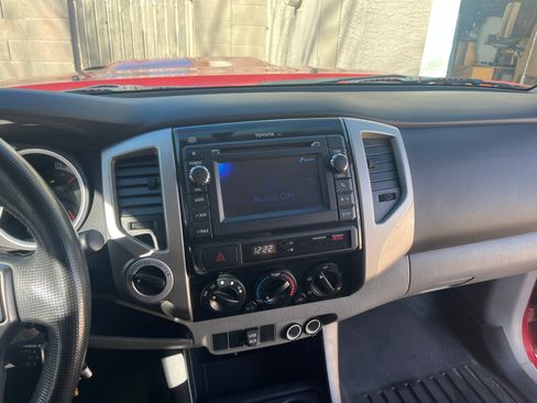 Used 2013 Toyota Tacoma Pickup 4D 6 ft image 12