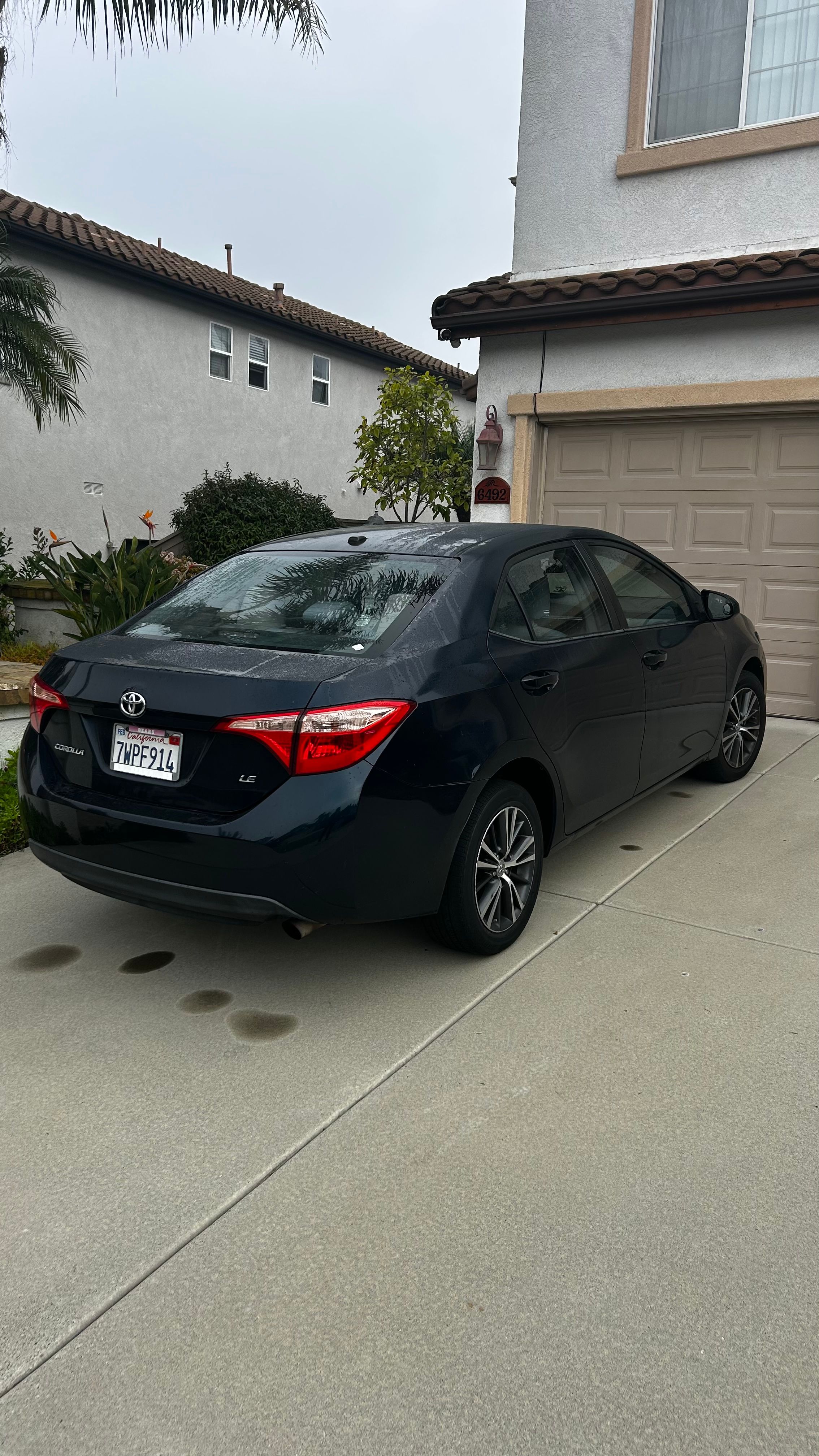 Used 2017 Toyota Corolla LE FWD image 1