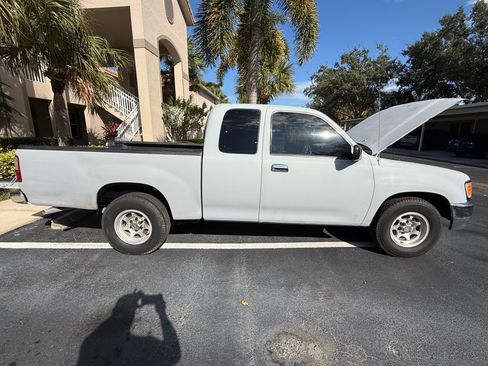 Used 1996 Toyota T100 DX image 4