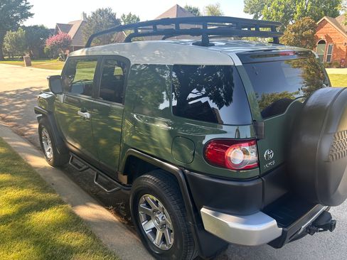 Used 2014 Toyota FJ Cruiser 4WD w/ Convenience Package image 4