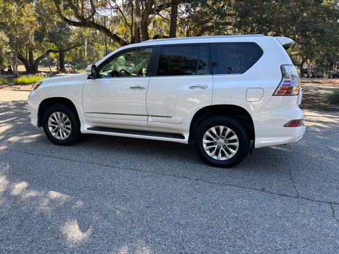 Used 2017 Lexus GX 460 image 2