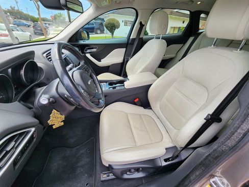 Used 2017 Jaguar F-PACE Prestige AWD/4WD image 6