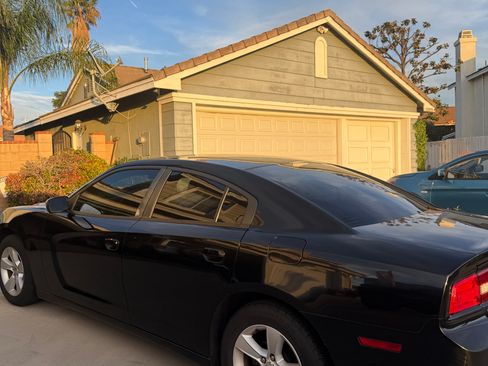 Used 2013 Dodge Charger SE w/ Connectivity Group image 2