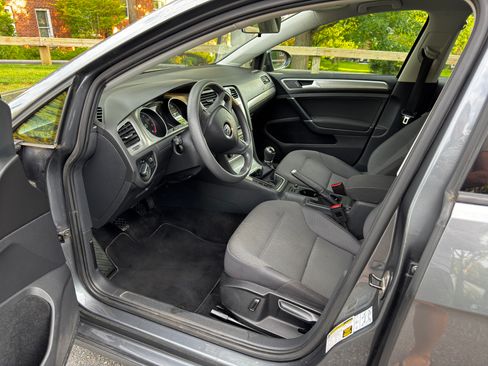 Used 2017 Volkswagen Golf Wolfsburg Edition FWD image 12
