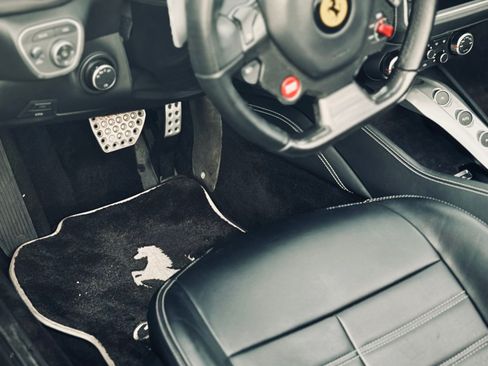 Used 2017 Ferrari California T RWD image 14