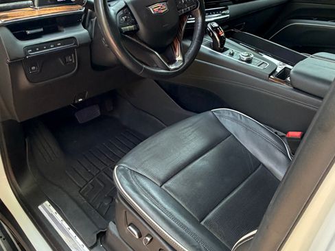 Used 2022 Cadillac Escalade Premium Luxury AWD/4WD image 16