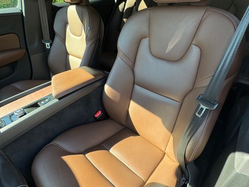 Used 2023 Volvo V60 B5 Cross Country Plus w/ Climate Package image 8