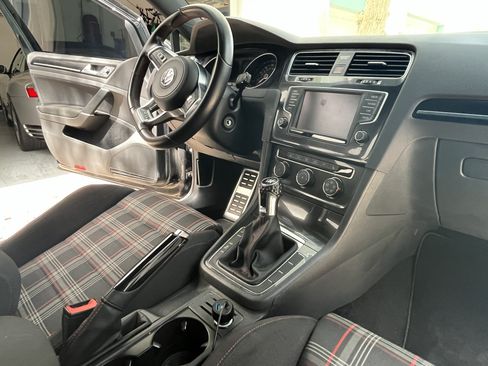 Used 2017 Volkswagen GTI S image 8