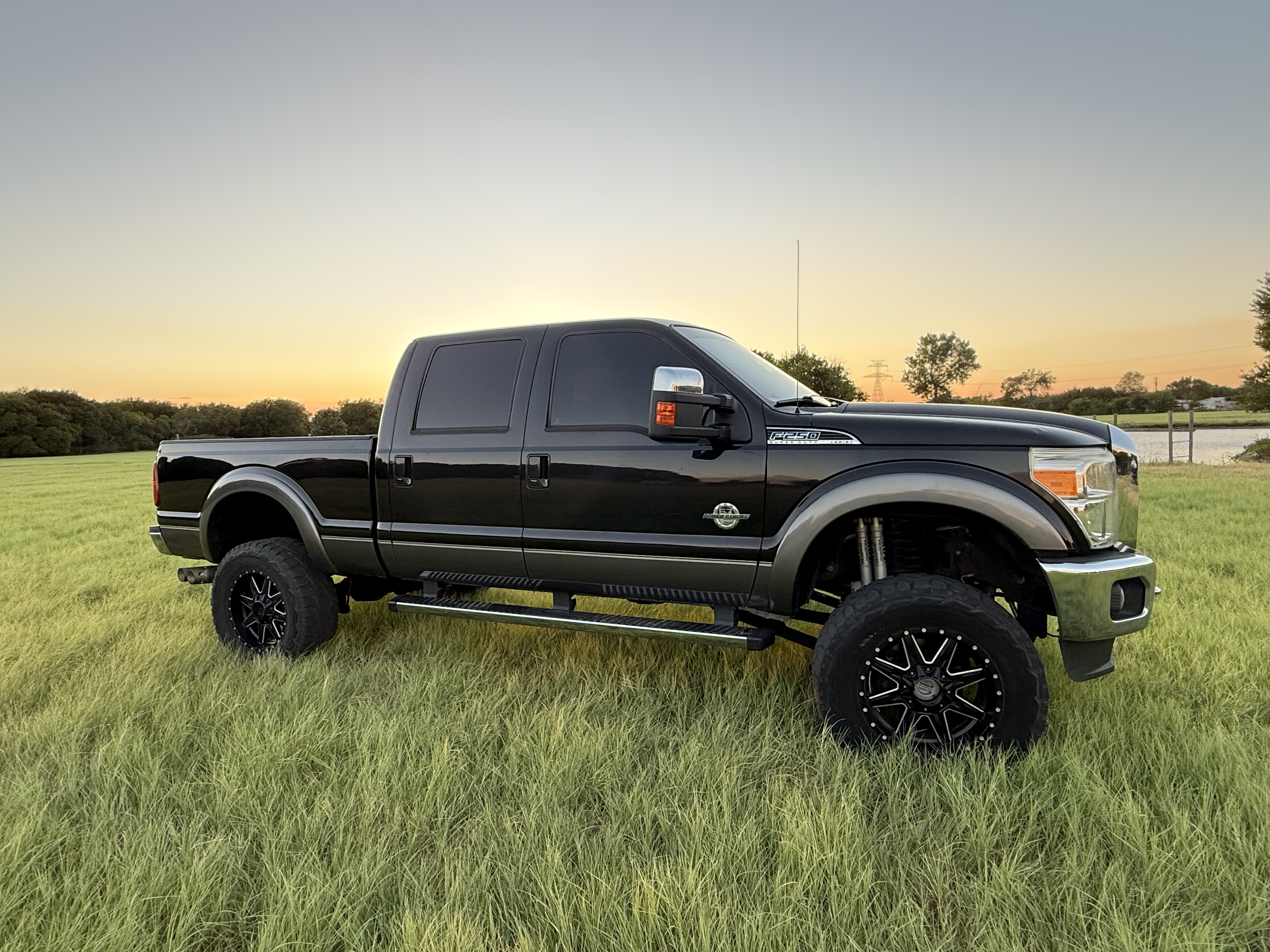 Used 2012 Ford F250 Lariat w/ Lariat Ultimate Pkg AWD/4WD image 2