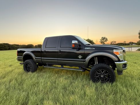 Used 2012 Ford F250 Lariat w/ Lariat Ultimate Pkg AWD/4WD image 2