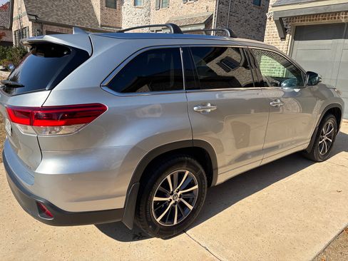 Used 2017 Toyota Highlander XLE image 8