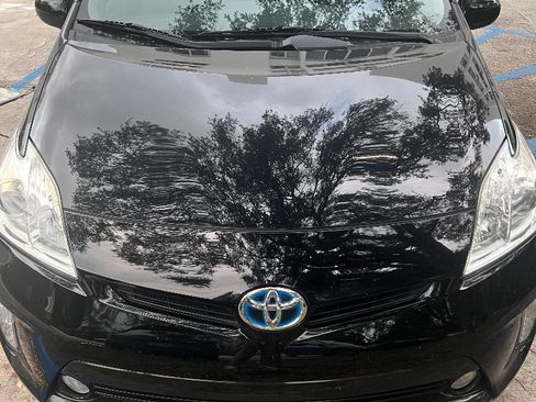Used 2015 Toyota Prius Five image 1