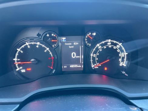 Used 2022 Toyota 4Runner SR5 Premium w/ Moonroof Package AWD/4WD image 4