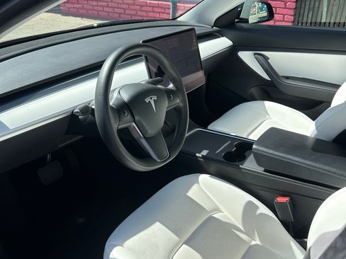 Used 2021 Tesla Model 3 Standard Range Plus image 14