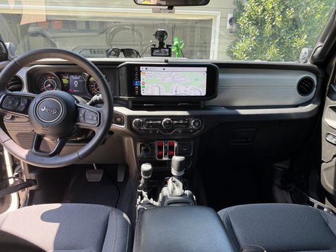 Used 2024 Jeep Wrangler Unlimited Sport AWD/4WD image 15