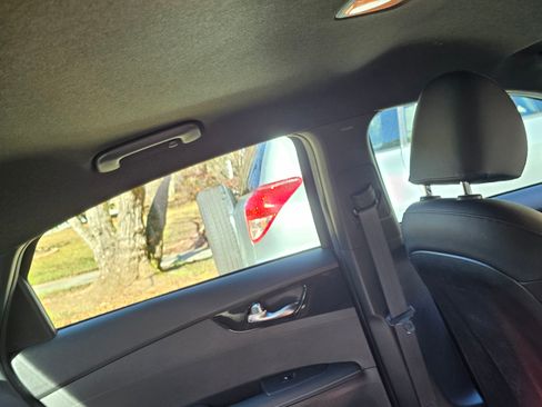 Used 2023 Kia Forte GT-Line w/ GT-Line Technology Package image 5