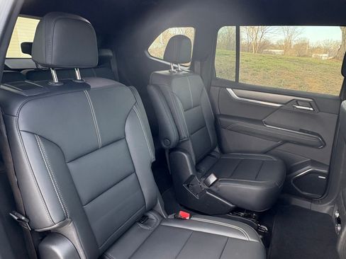 Used 2024 GMC Acadia Elevation image 5