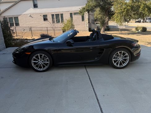 Used 2017 Porsche 718 Boxster image 8