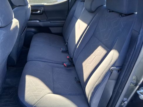 Used 2016 Toyota Tacoma TRD Off-Road image 14