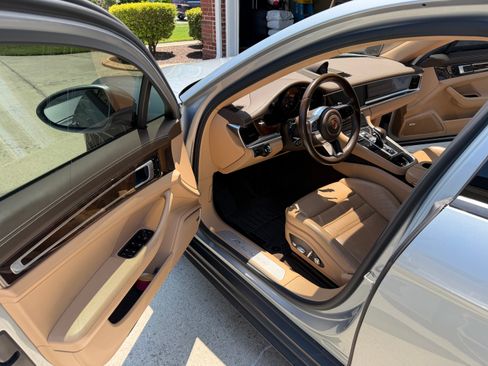 Used 2018 Porsche Panamera 4 AWD/4WD image 9