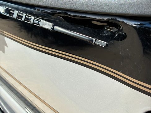 Used 2002 Chevrolet Suburban LT image 9