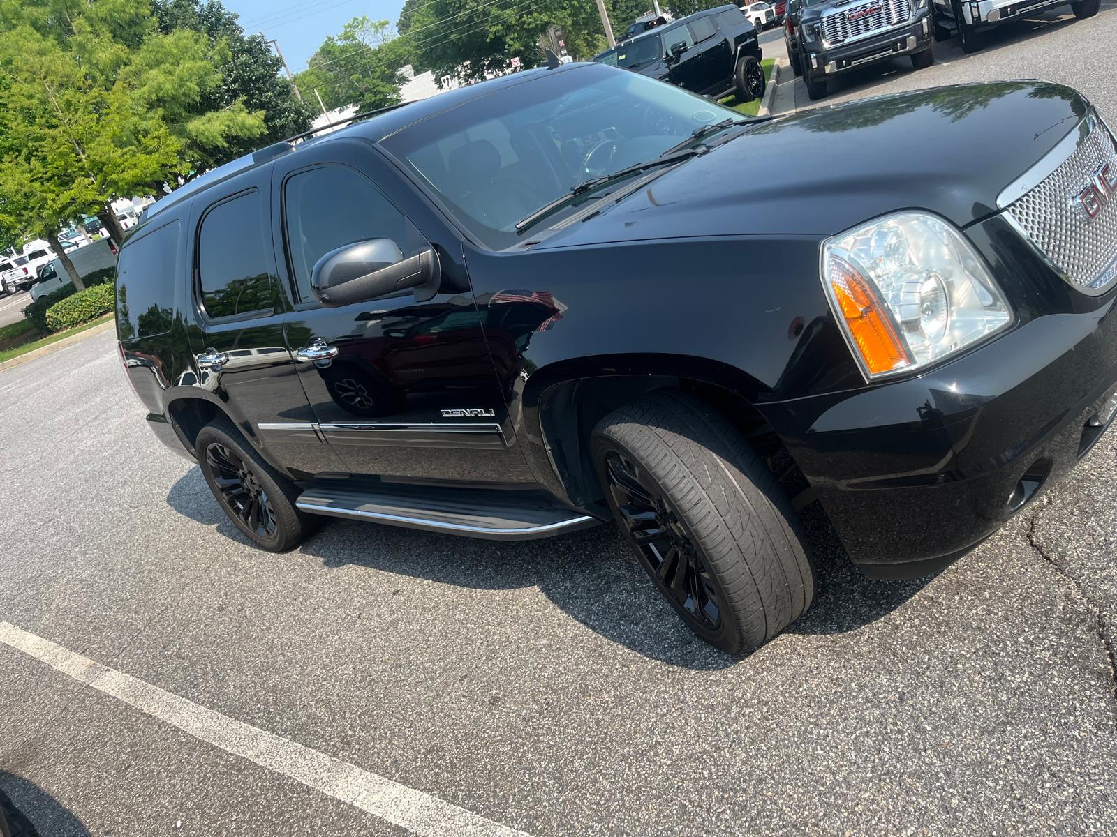 Used 2013 GMC Yukon Denali RWD image 5