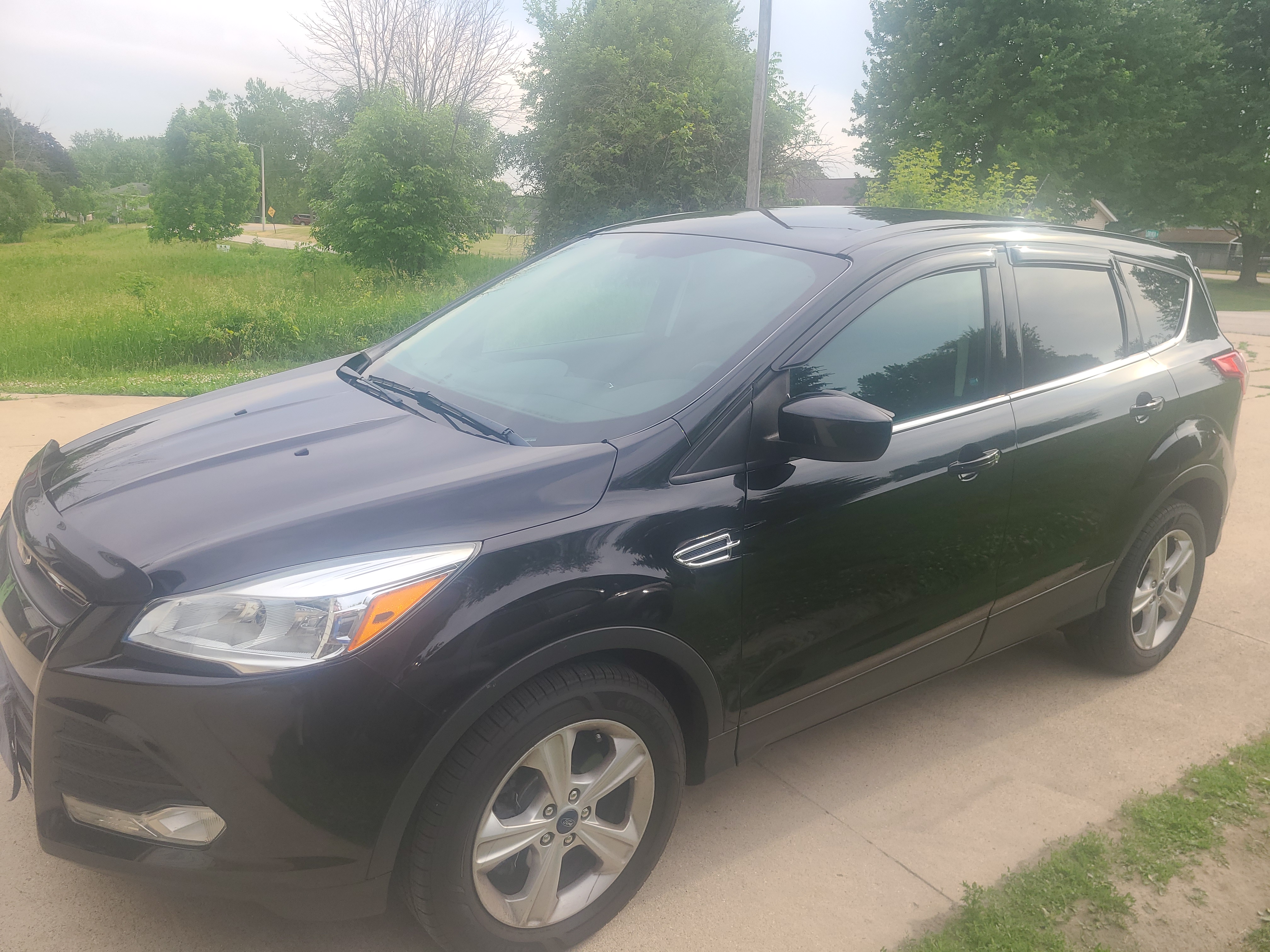 Used 2015 Ford Escape SE AWD/4WD image 2