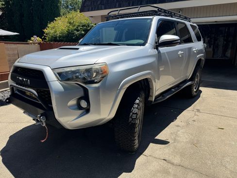 Used 2014 Toyota 4Runner Trail Premium AWD/4WD image 2