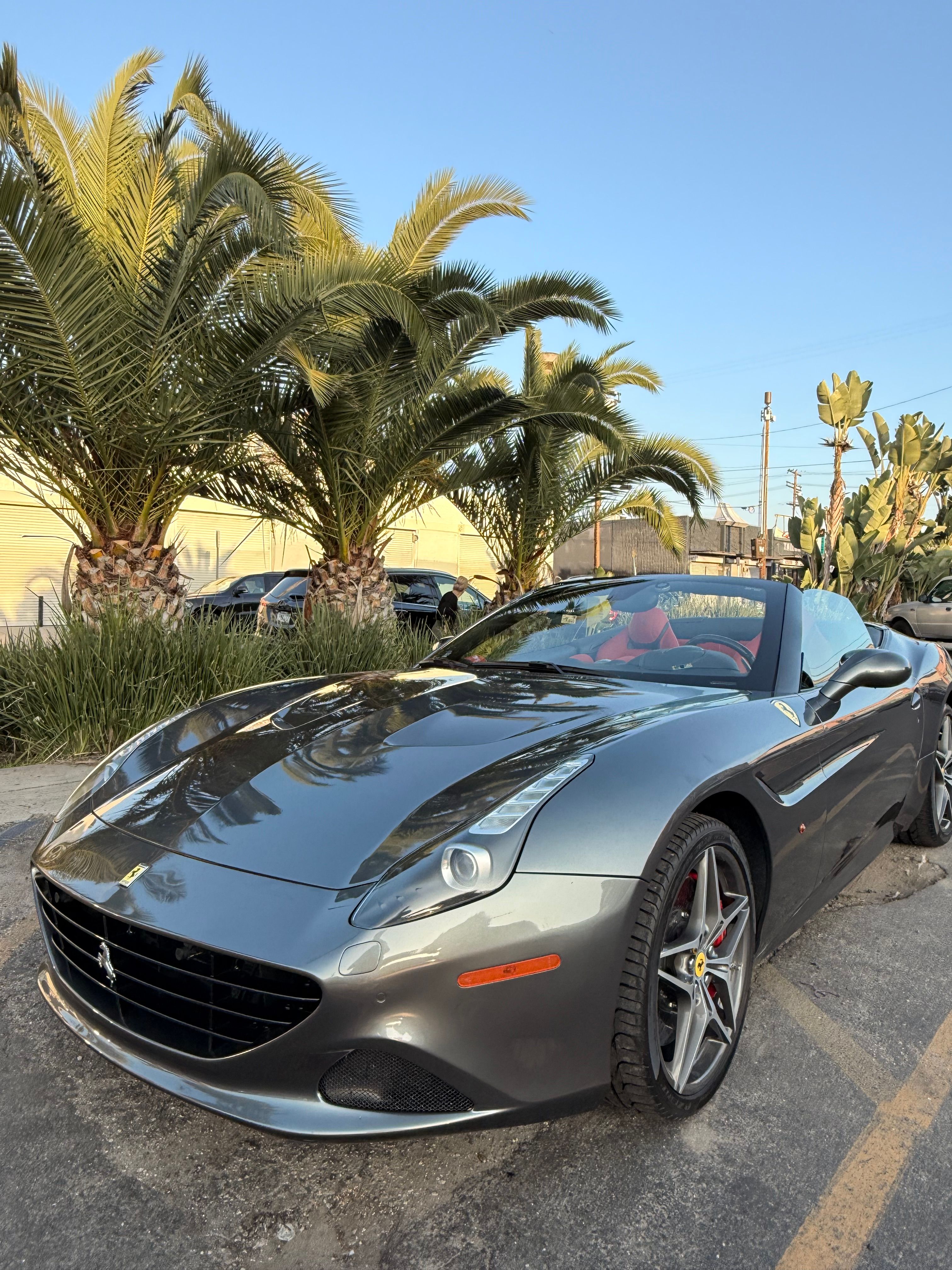 Used 2017 Ferrari California T RWD image 11