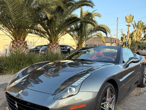 Used 2017 Ferrari California T image 11