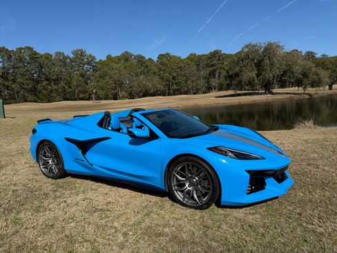 Used 2025 Chevrolet Corvette Z06 image 1