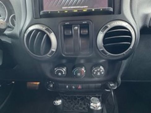 Used 2015 Jeep Wrangler Sport image 14