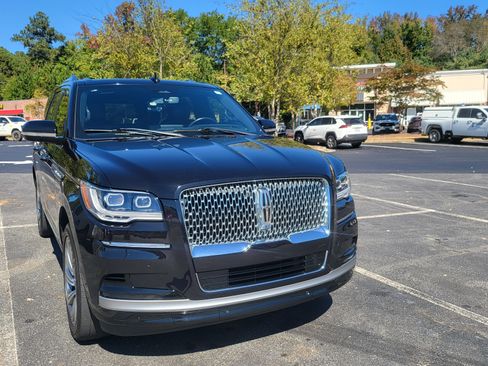 Used 2023 Lincoln Navigator Reserve image 4