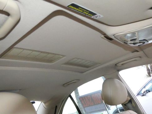 Used 2001 Mercedes-Benz C 320 Sedan image 14