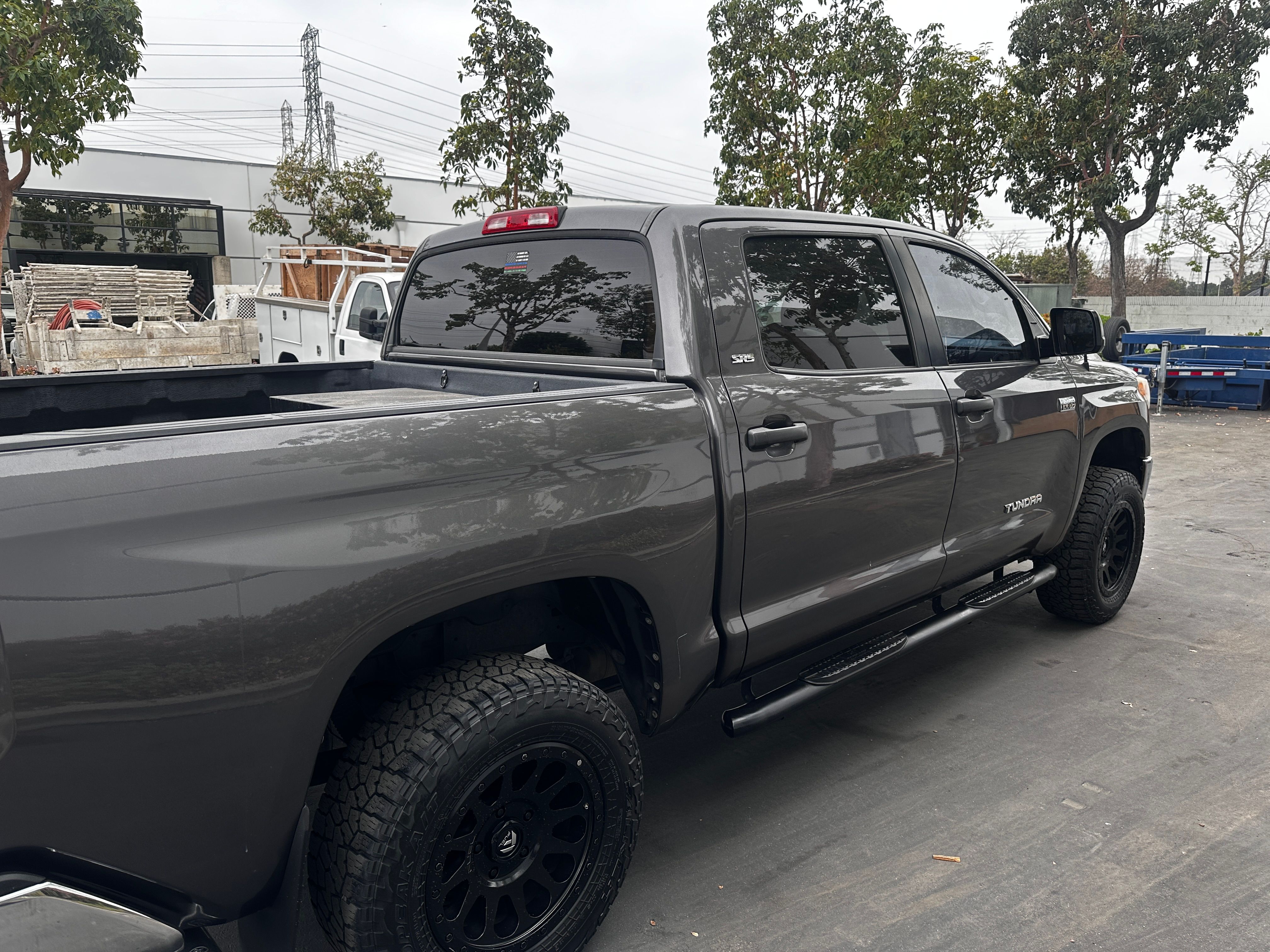 Used 2016 Toyota Tundra SR5 w/ SR5 Upgrade Package AWD/4WD image 1