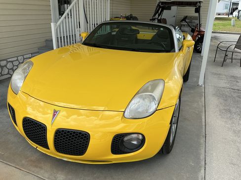 Used 2009 Pontiac Solstice GXP w/ Premium Package image 1