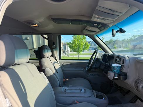 Used 1999 Chevrolet Suburban 4WD w/ Preferred Equipment Group 2 image 5