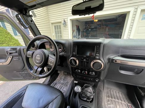 Used 2016 Jeep Wrangler Sahara AWD/4WD image 6
