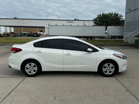 Used 2017 Kia Forte LX image 4